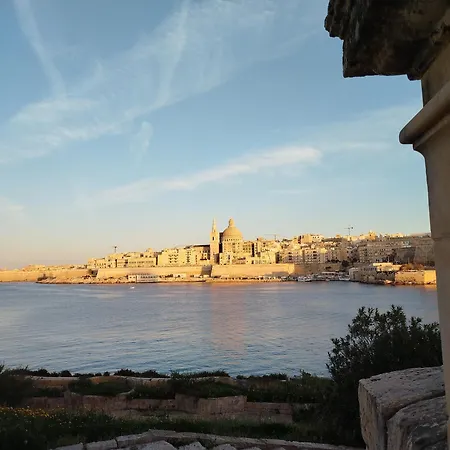 Limestone Sun בית הארחה סליאמה